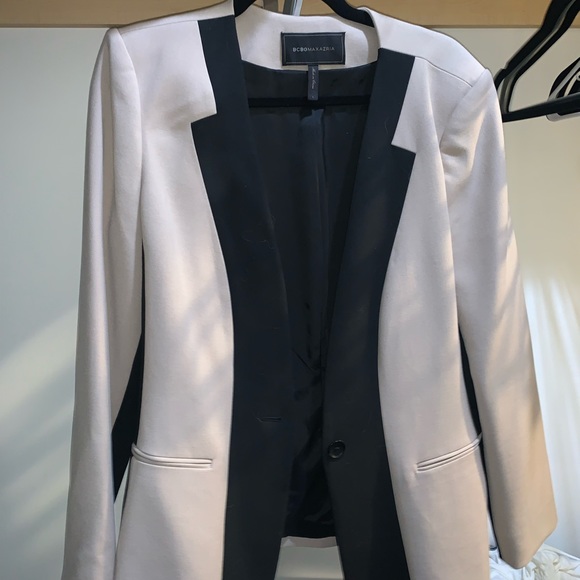 BCBGMaxAzria Jackets & Blazers - Bcbg maxazria blazer